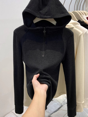 Ženski hoodie s polu-zipom, dvostrano velur-fliš, poliester materijal, dugi rukavi, zima 2024