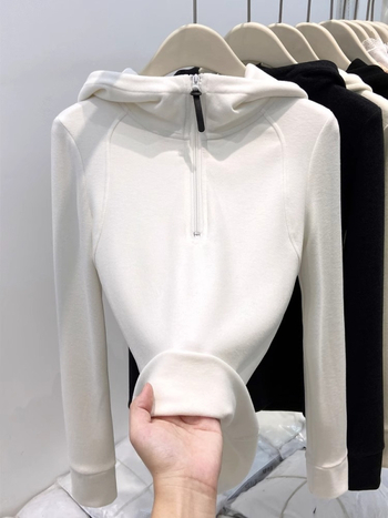 Ženski hoodie s polu-zipom, dvostrano velur-fliš, poliester materijal, dugi rukavi, zima 2024