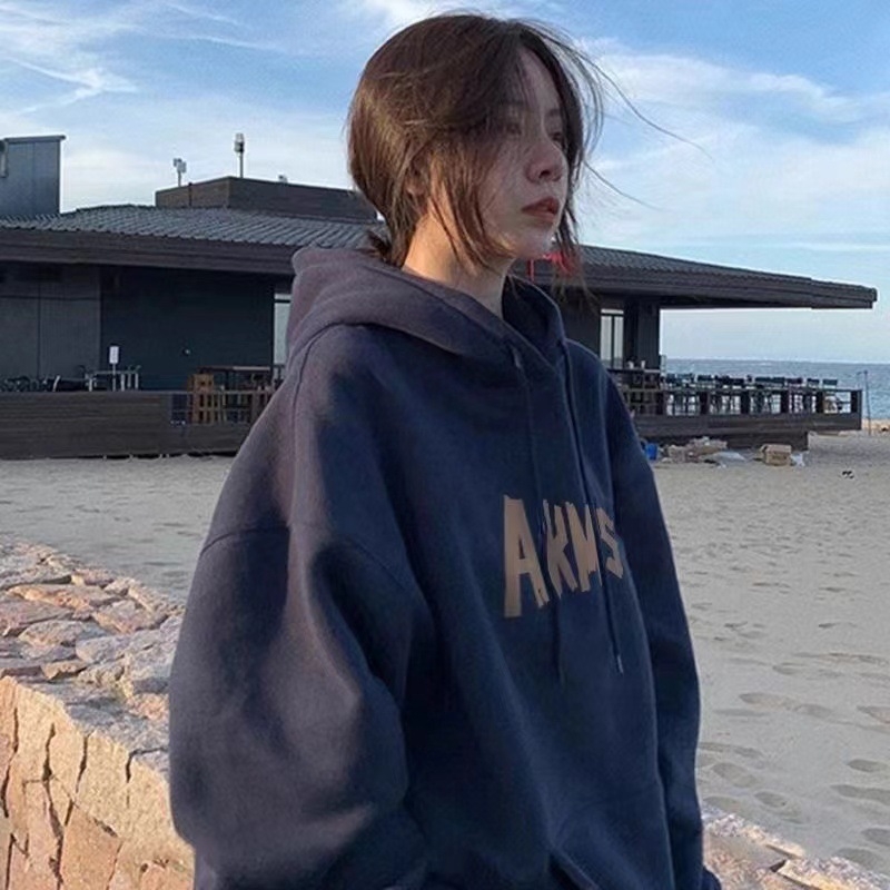 Hanorac damă cu glugă, croială lejeră, căptușit cu fleece gros, amestec bumbac-poliester, stil street retro american, primăvara 2024