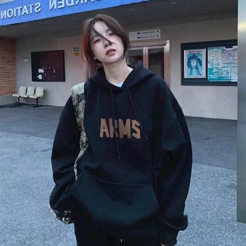 Hanorac damă cu glugă, croială lejeră, căptușit cu fleece gros, amestec bumbac-poliester, stil street retro american, primăvara 2024