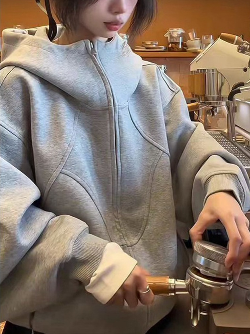 Hooded sweatshirt s dekonstruiranim dizajnom koláže, široki kroj, srednja duljina, zatvarač