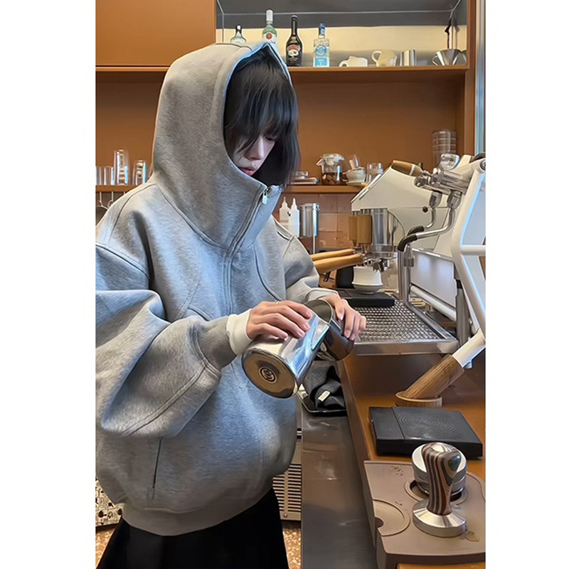 Hooded sweatshirt s dekonstruiranim dizajnom koláže, široki kroj, srednja duljina, zatvarač