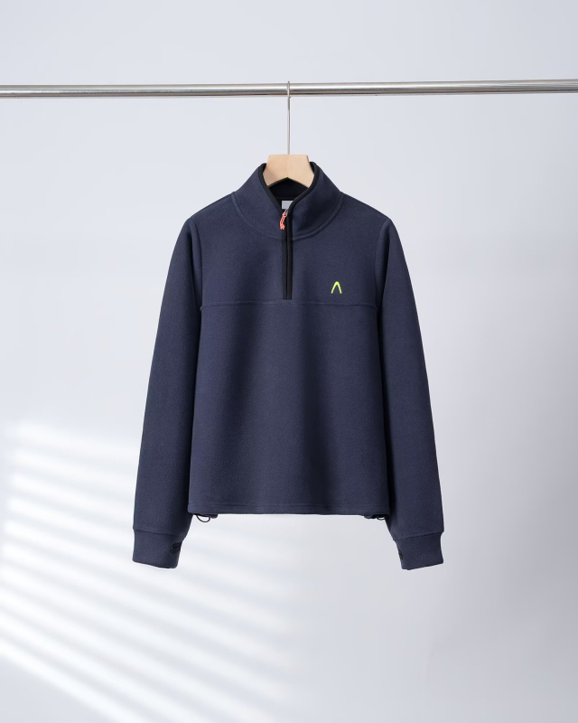 Ženska fleece dukserica s kapuljom, polu-zipom i stojećim ovratnikom, redovita kroj, dugi rukav, fleece materijal, 95%+ poliester