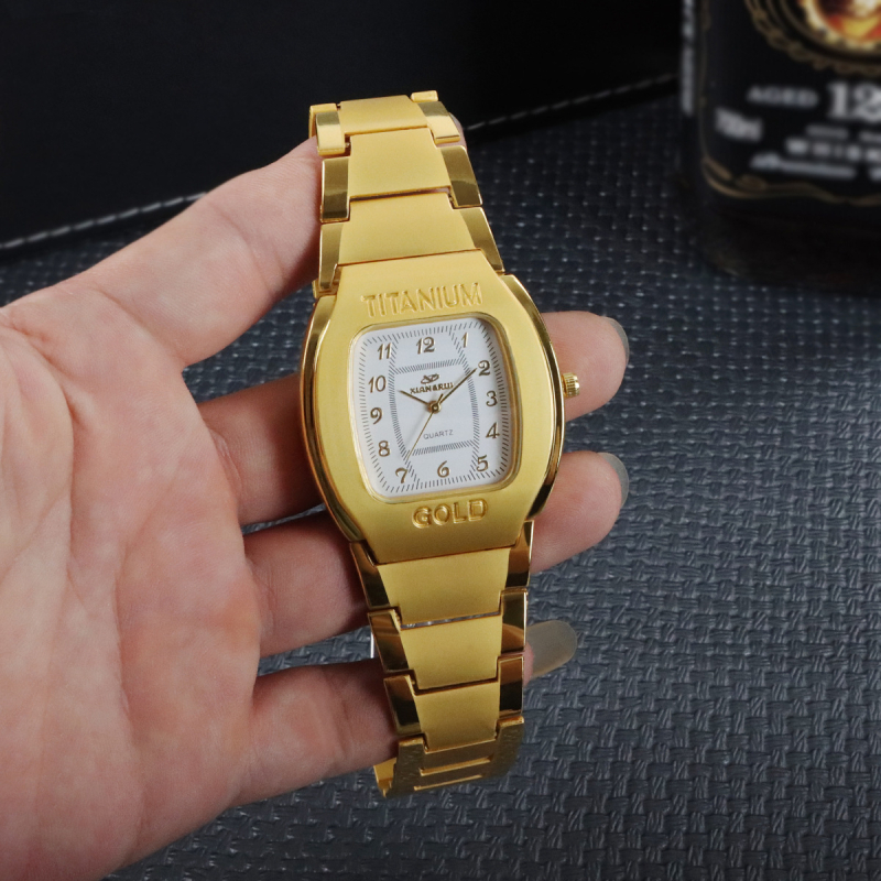 Унисекс часовник с барелова форма, кварцов механизъм, модел 68, циферблат барел, корпус от сплав, каишка от сплав