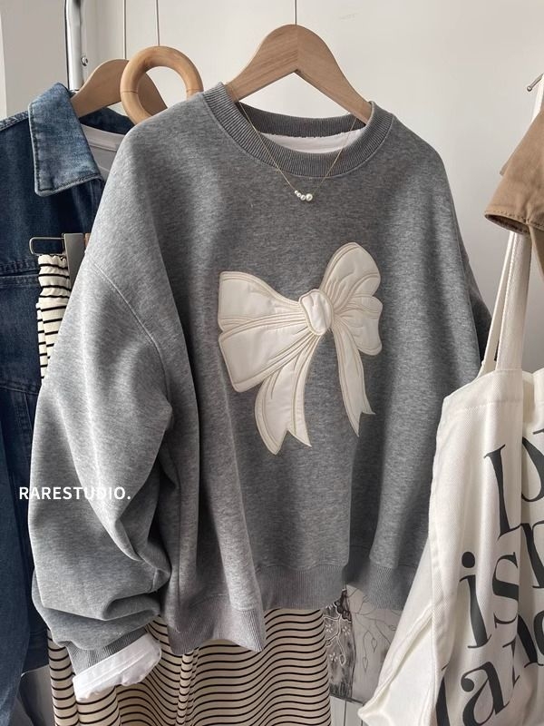 Hanorac de damă cu glugă, din pluș modal, broderie patch, croială lejeră, lungime ultracurtă, mâneci lungi