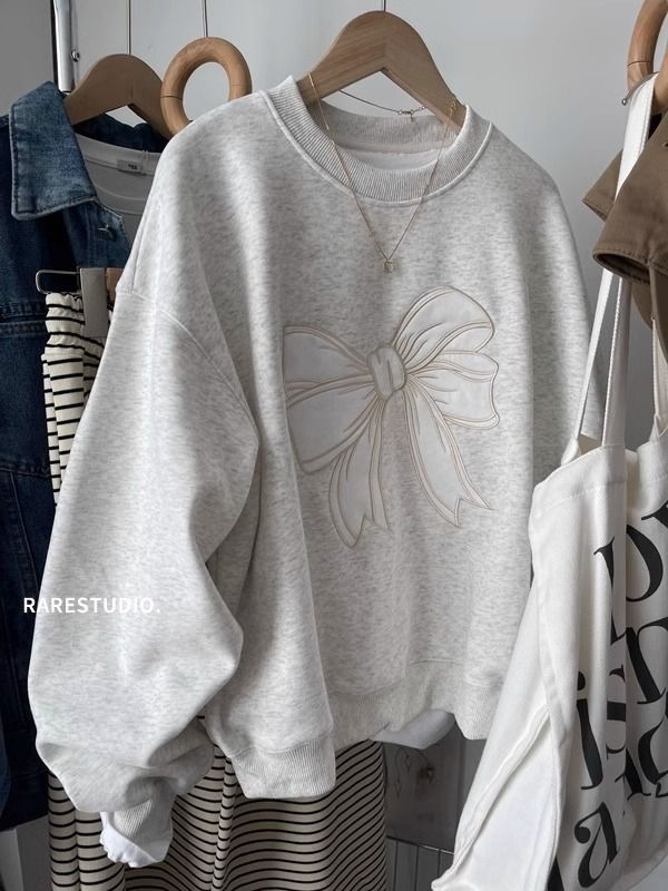 Hanorac de damă cu glugă, din pluș modal, broderie patch, croială lejeră, lungime ultracurtă, mâneci lungi