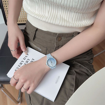 Ceas pentru fete – pentru eleve, stil Mori/Korean simplu, carcasă rotundă din aliaj, curea din silicon, mișcare cuarț