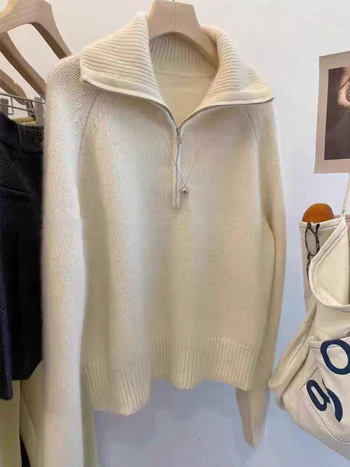 Vilnas džemperis ar reversa apkakli, 95% vilna, bieza adījuma tekstūra, garas piedurknes, brīvs piegriezums