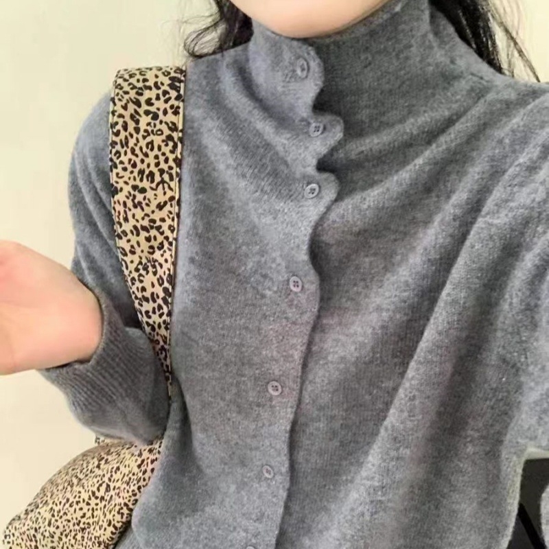 Korejiešu stilā kardigāns ar augstu kaklu, garām piedurknēm, vilnas adījums 95% vilna