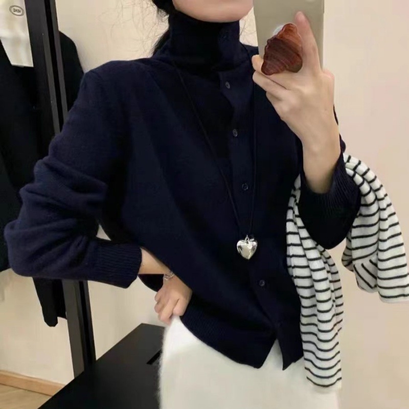 Korejiešu stilā kardigāns ar augstu kaklu, garām piedurknēm, vilnas adījums 95% vilna