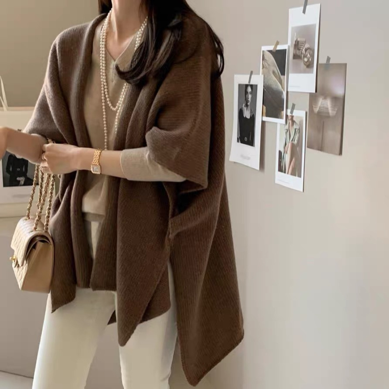 Ženski pleteni kardigan s cape stilom i slojevitom, Arctic velvet materijal; akril 30–50%, poliester <30%; V-izrez, dugi rukavi, srednja duljina