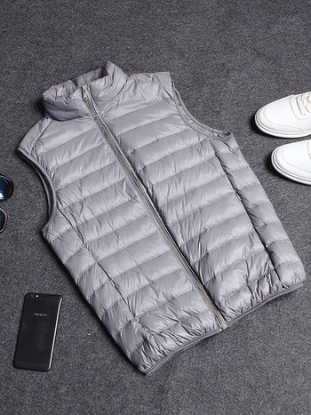 Vyrams skirta lengva medvilnės užpildyta be rankovių liemenė su nailonu išorėje, poliesterio pamušalas, laisvas kirpimas