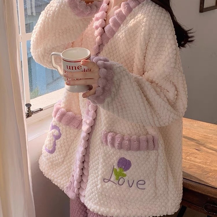 Pidžama od koralnog flisa – set u sladkom i nježnom stilu, debljina tkanine 251–300 g/m², V-izrez, dugi rukavi