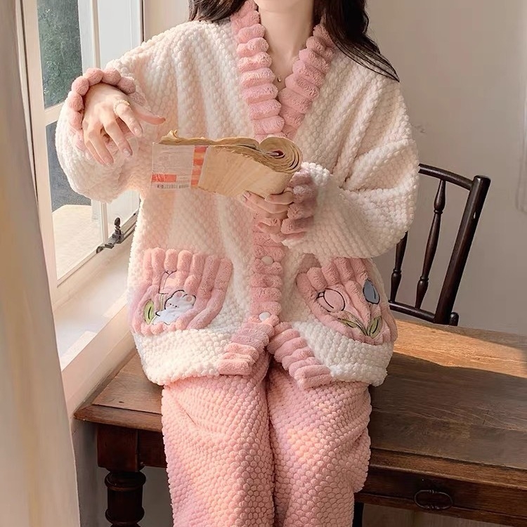 Pidžama od koralnog flisa – set u sladkom i nježnom stilu, debljina tkanine 251–300 g/m², V-izrez, dugi rukavi