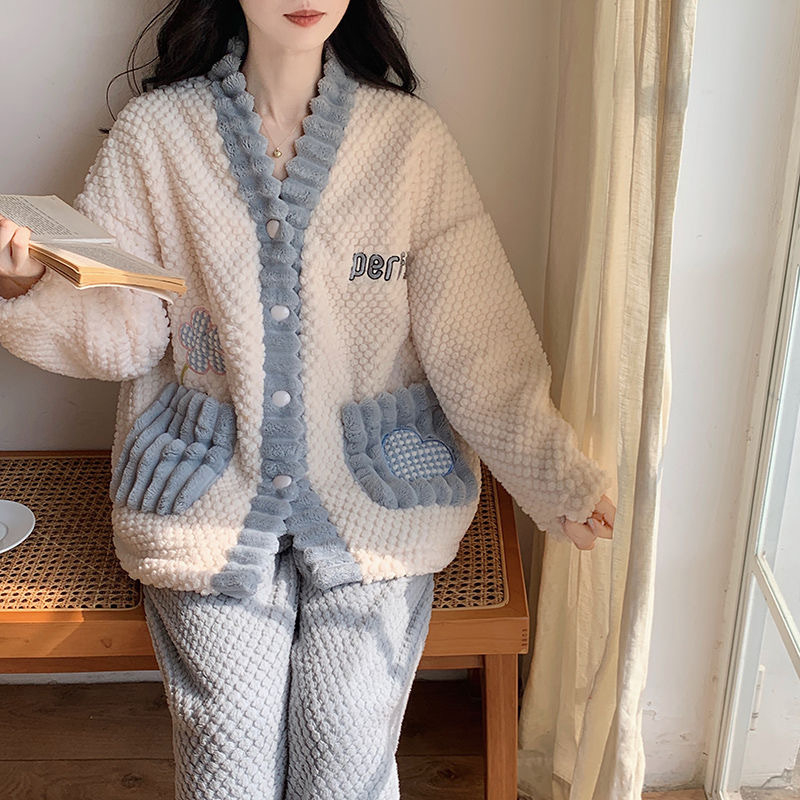 Pidžama od koralnog flisa – set u sladkom i nježnom stilu, debljina tkanine 251–300 g/m², V-izrez, dugi rukavi