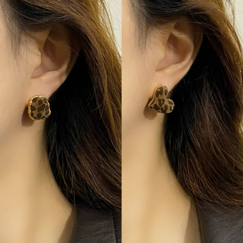 Обици - медни с истинско златно покритие, флокинг обработка, сърцевидно-геометричен дизайн, стил Хонг Конг, марка Yinian