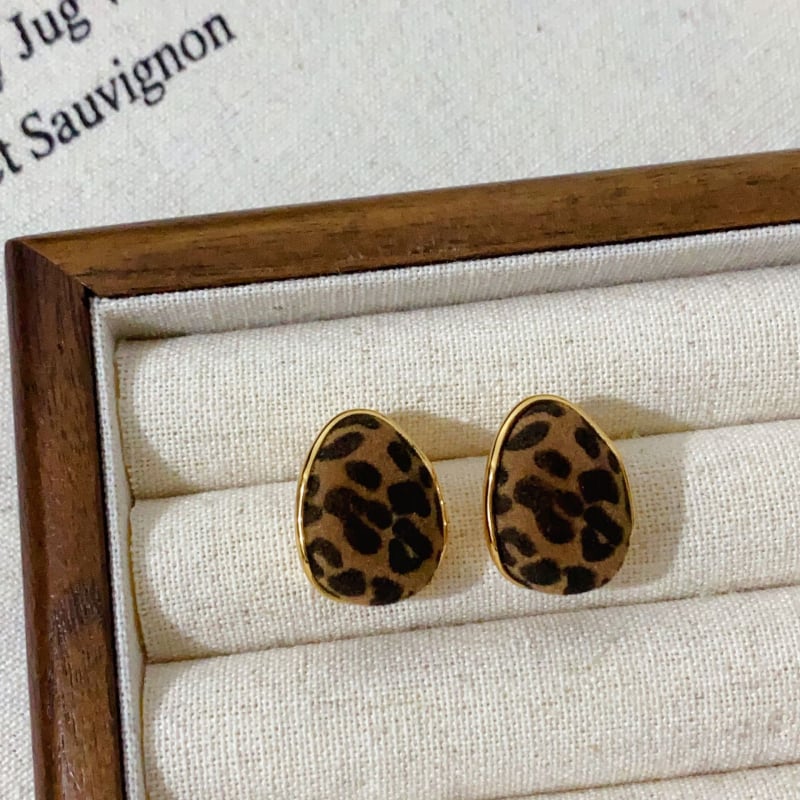 Обици - медни с истинско златно покритие, флокинг обработка, сърцевидно-геометричен дизайн, стил Хонг Конг, марка Yinian