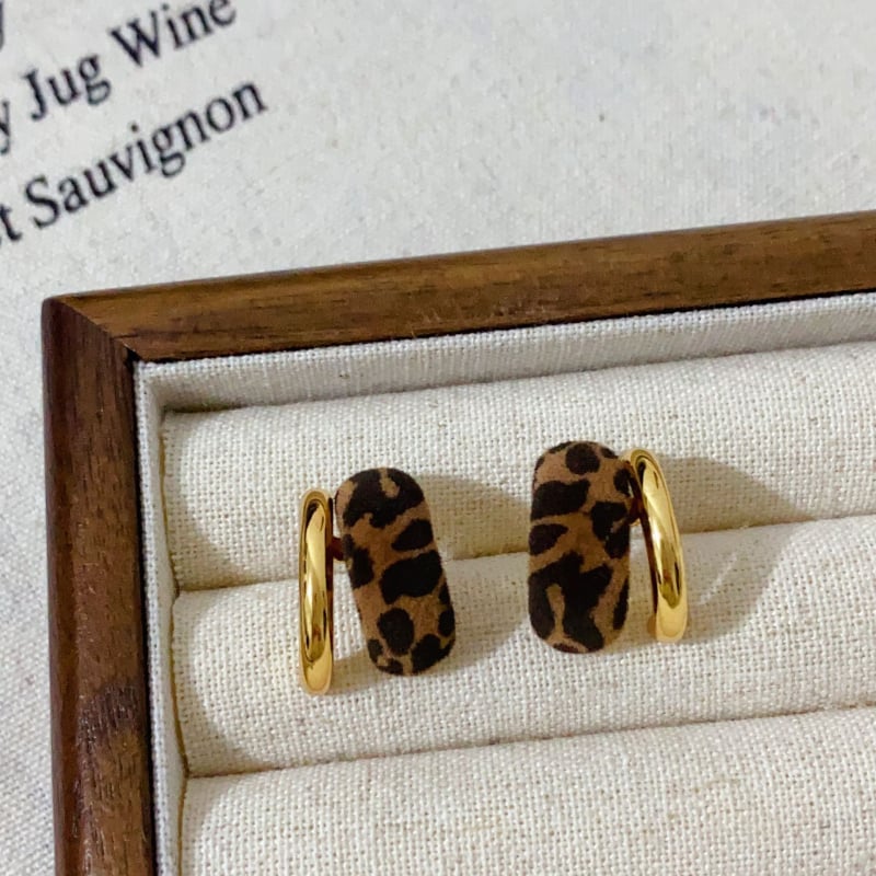 Обици - медни с истинско златно покритие, флокинг обработка, сърцевидно-геометричен дизайн, стил Хонг Конг, марка Yinian