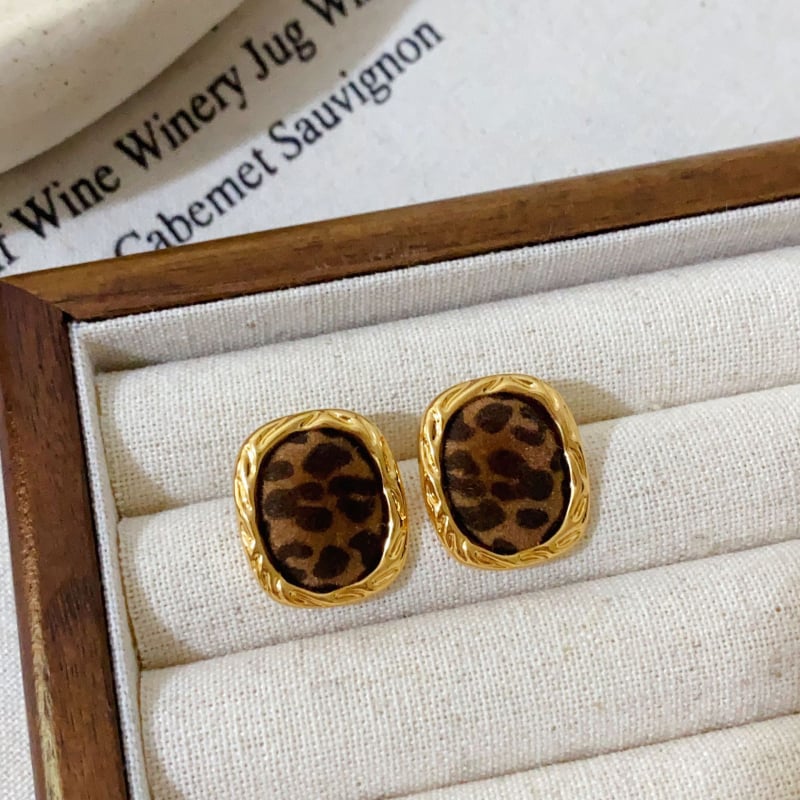 Обици - медни с истинско златно покритие, флокинг обработка, сърцевидно-геометричен дизайн, стил Хонг Конг, марка Yinian