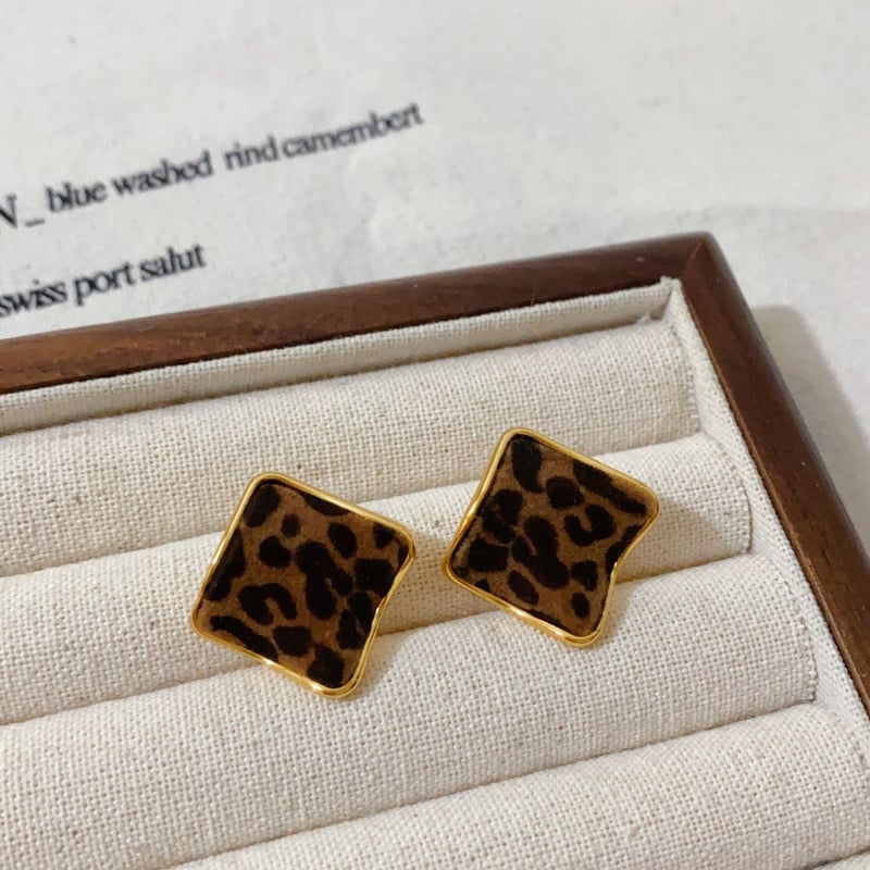 Обици - медни с истинско златно покритие, флокинг обработка, сърцевидно-геометричен дизайн, стил Хонг Конг, марка Yinian