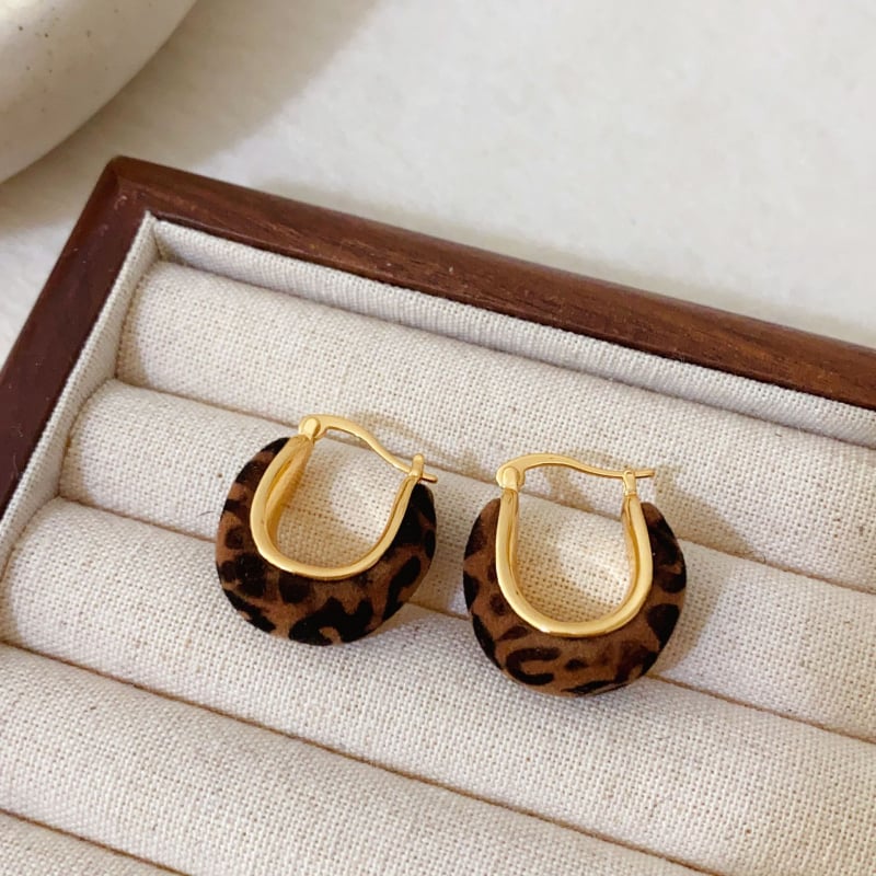 Обици - медни с истинско златно покритие, флокинг обработка, сърцевидно-геометричен дизайн, стил Хонг Конг, марка Yinian