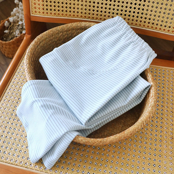 Панталони за бременни от Derong велур, свободен крой с регулируема поддържаща талия, основен плат полиестер 95–100%, вторичен плат полиестер 90–95%.