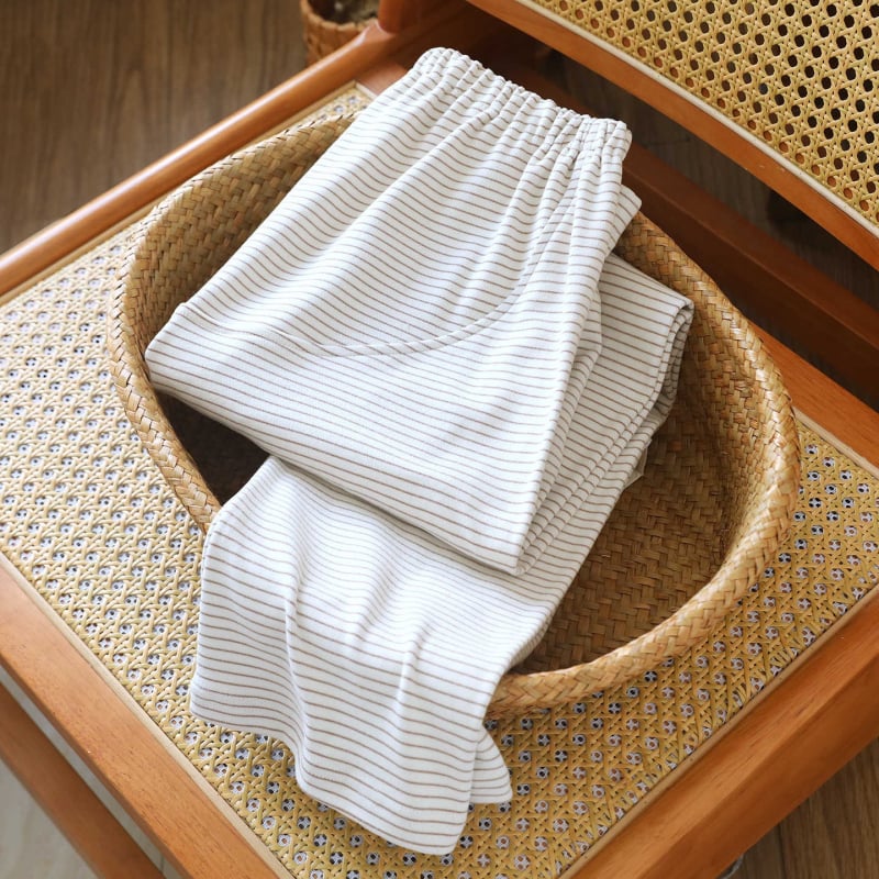 Панталони за бременни от Derong велур, свободен крой с регулируема поддържаща талия, основен плат полиестер 95–100%, вторичен плат полиестер 90–95%.