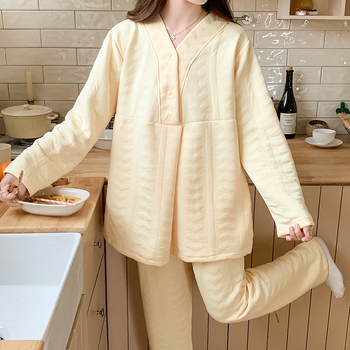 Māmiņu un barošanas pidžāmu komplekts no Air Cotton auduma – garās piedurknes, biezums 251–300 g/m², poliesters 95–100%, Ziemas 2025 izlase