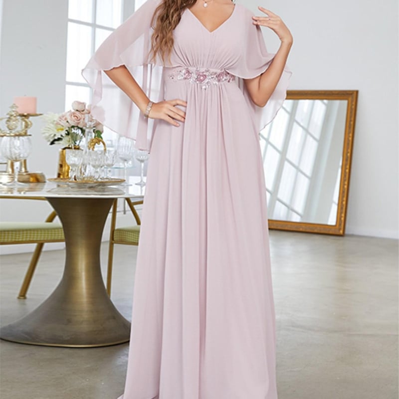 Вечерна рокля с дълбоко V деколте, клеш ръкави, пайети и машинно бродирана апликация, дълга А-образна пола