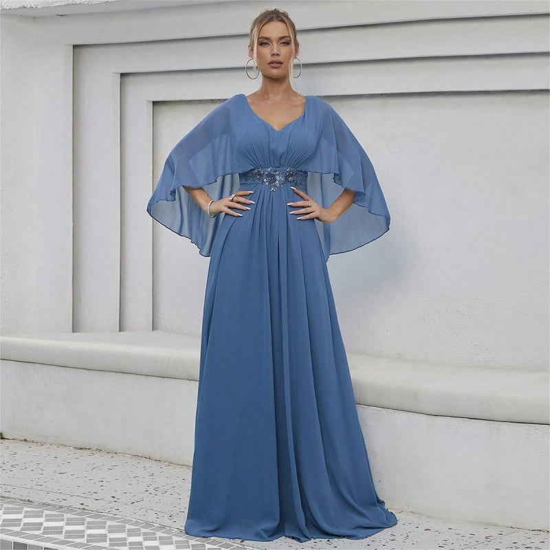 Вечерна рокля с дълбоко V деколте, клеш ръкави, пайети и машинно бродирана апликация, дълга А-образна пола