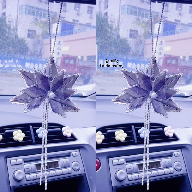 Automobilio papuošalas su klevų lapais, paprasto romantiško karikatūrinio stiliaus, aromatinis aksesuaras iš lydinio