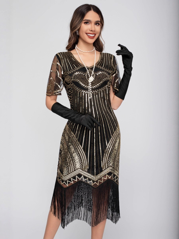 Pitskleit fringed detailiga, 1920s Gatsby õhtu stiilis, sädelevad helmeste aktsendid, lühikesed varrukad, midi pikkus