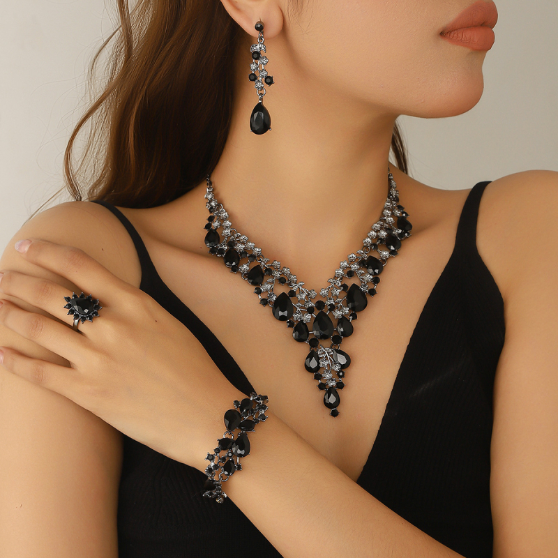 Σετ γυναικείων κοσμημάτων: σκουλαρίκια, κολιέ και βραχιόλι από κράμα ψευδαργύρου με επίστρωση Rack plating, πέτρες σε συνδυασμό, φλοράλ μοτίβο