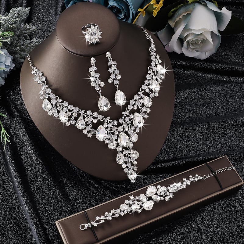 Σετ γυναικείων κοσμημάτων: σκουλαρίκια, κολιέ και βραχιόλι από κράμα ψευδαργύρου με επίστρωση Rack plating, πέτρες σε συνδυασμό, φλοράλ μοτίβο