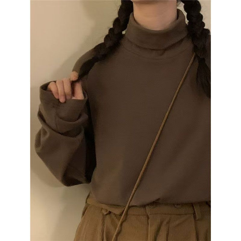Majica od njemačkog baršuna, visok ovratnik, dugi rukav, vezenje, oversize kroj (sadržaj glavne tkanine 70–80%)