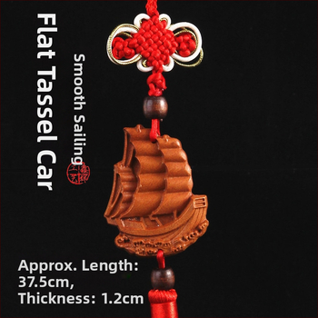 Medinis automobilio pakabukas iš persiko medienos su Pixiu, Guan Gong ir Guanyin — tradicinio Kinų stiliaus vidaus automobilių dekoravimas