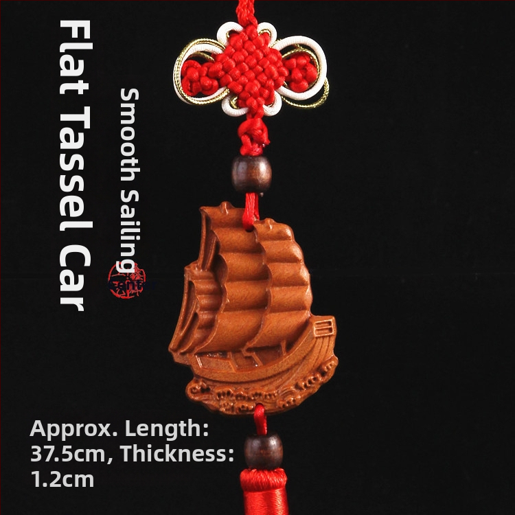 Medinis automobilio pakabukas iš persiko medienos su Pixiu, Guan Gong ir Guanyin — tradicinio Kinų stiliaus vidaus automobilių dekoravimas