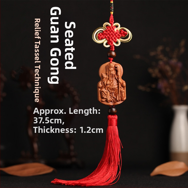 Medinis automobilio pakabukas iš persiko medienos su Pixiu, Guan Gong ir Guanyin — tradicinio Kinų stiliaus vidaus automobilių dekoravimas