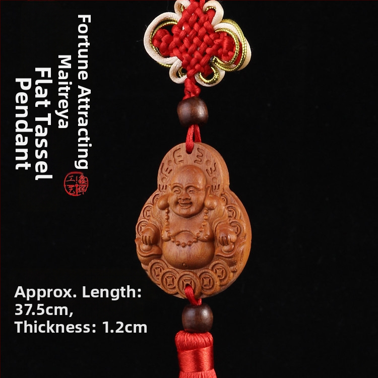 Medinis automobilio pakabukas iš persiko medienos su Pixiu, Guan Gong ir Guanyin — tradicinio Kinų stiliaus vidaus automobilių dekoravimas