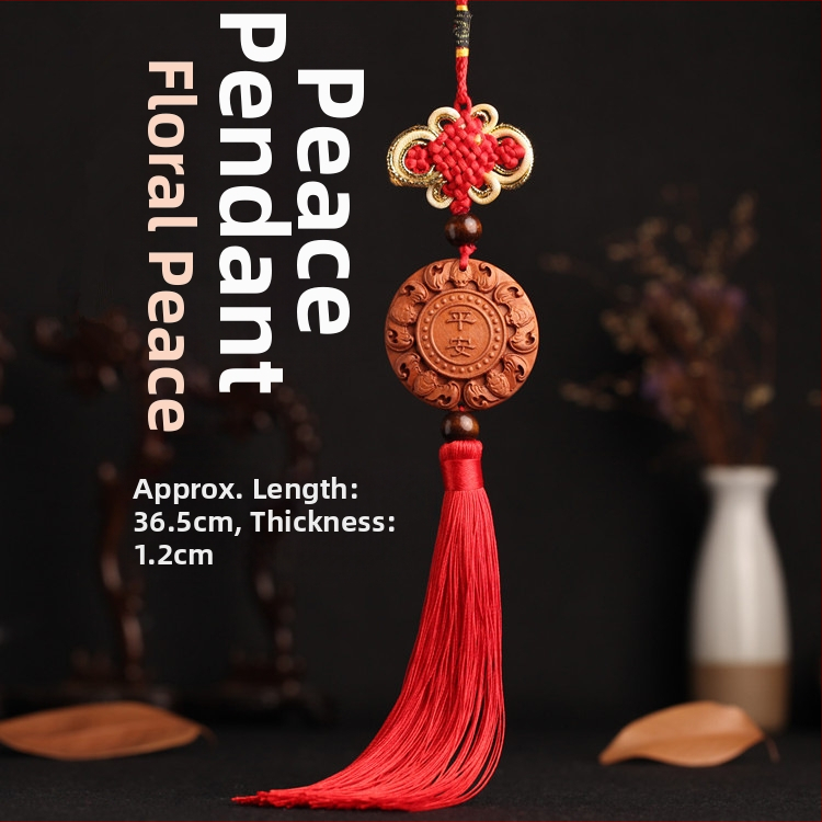 Medinis automobilio pakabukas iš persiko medienos su Pixiu, Guan Gong ir Guanyin — tradicinio Kinų stiliaus vidaus automobilių dekoravimas