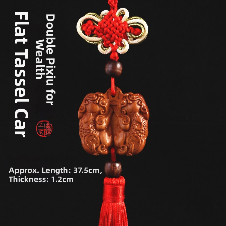 Medinis automobilio pakabukas iš persiko medienos su Pixiu, Guan Gong ir Guanyin — tradicinio Kinų stiliaus vidaus automobilių dekoravimas