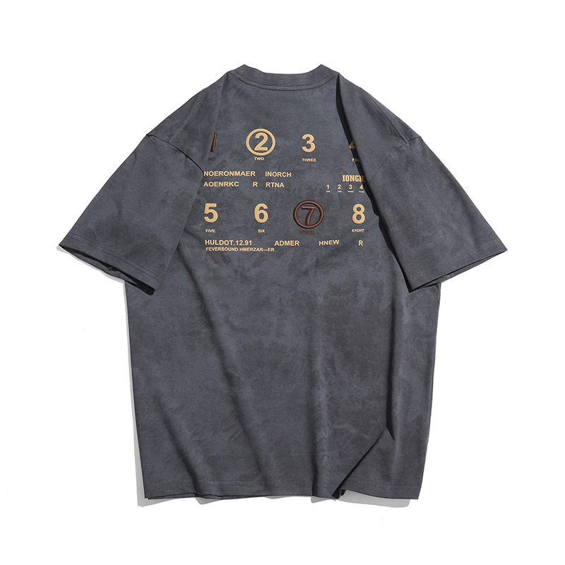 Vīriešu kokvilnas maisījuma T-krekls ar izšūtām burtiem, brīvs siluets, raglanu piedurknēm, apaļš kakla izgriezums, vasaras apģērbs