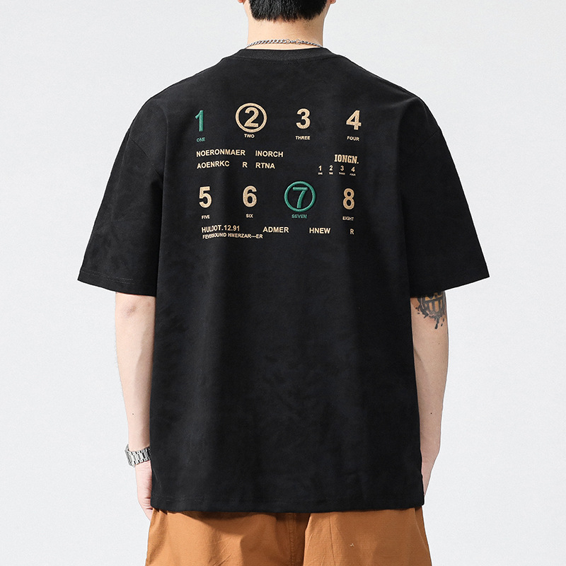 Vyrų medvilnės mišinio marškinėliai su siuvinėtomis raidėmis, laisvas kirpimas, raglano rankovės, apvalus kaklo iškirpimas, vasaros drabužiai