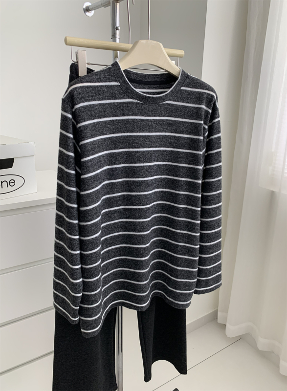 Ženski oversize T‑shirt s prugama i umjetnim zajčjim krznom, dugi rukav, okrugli izrez, slobodan kroj, poliester