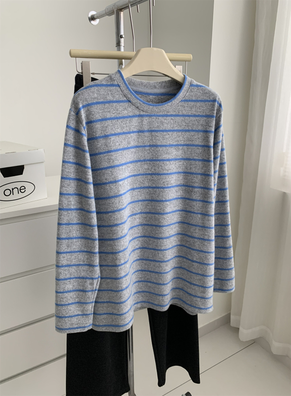 Ženski oversize T‑shirt s prugama i umjetnim zajčjim krznom, dugi rukav, okrugli izrez, slobodan kroj, poliester