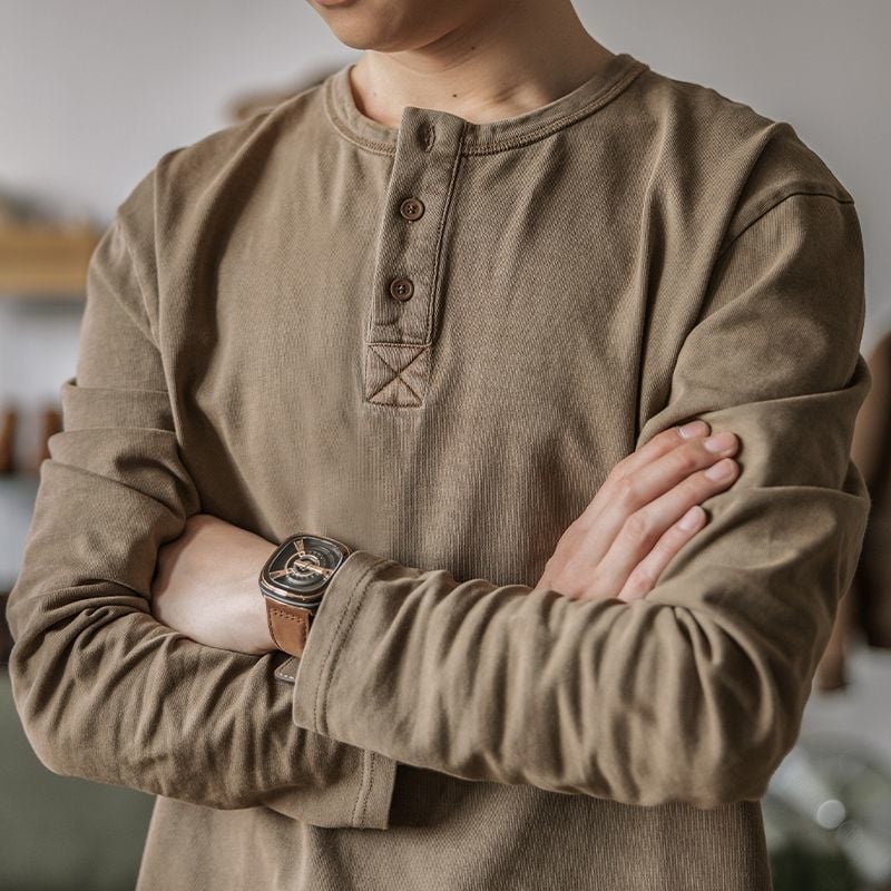 Vyrų medvilninis dryžuotas ilgomis rankovėmis marškinėliai su apvaliu kaklu, laisvas kirpimas, ruduo 2024