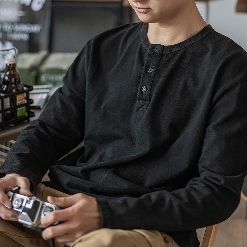 Vyrų medvilninis dryžuotas ilgomis rankovėmis marškinėliai su apvaliu kaklu, laisvas kirpimas, ruduo 2024