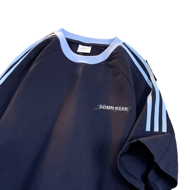 Vīriešu T-krekls ar īsām piedurknēm un apaļu kakla, burtiem drukāts raksts, trīs svītras dizains, brīvs piegriezums, vasaras ikdienas stils