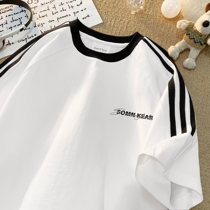 Vyrų marškinėliai su trumpomis rankovėmis, apvalia kakle, raidžių spaudas, trijų juostų dizainas, laisvas kirpimas, vasaros kasdienis stilius