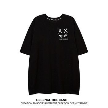 Medvilniniai marškinėliai su trumpomis rankovėmis, laisvas kirpimas, apvali kaklo iškirptė, karikatūrų atspaudas, Honkongo įkvėptas stilius, vasaros sezonui